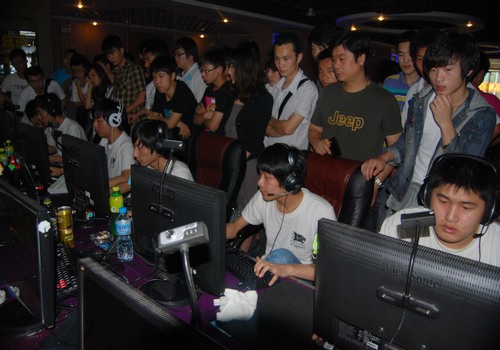 大魔王微笑霞羽刃五杀 王淞吸血鬼血腥三杀 微笑队先下一城