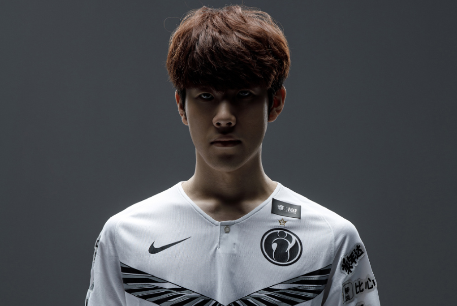 Peacemaker加入 Bad News Eagles 担任教练